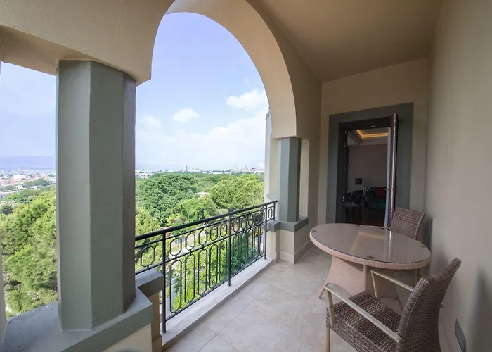 מלון Atatuerk Thermal & Convention Center 5*